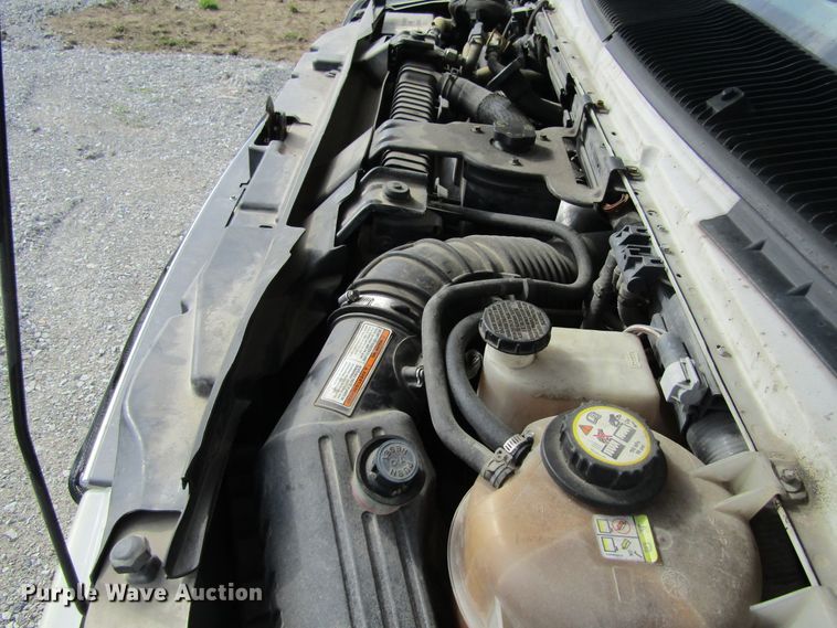 image for item FD9399 2006 Ford E350 Super Duty shuttle bus