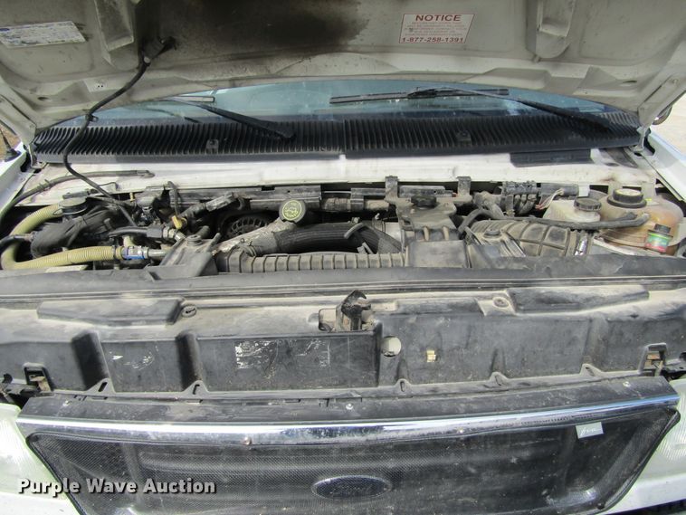 image for item FD9399 2006 Ford E350 Super Duty shuttle bus