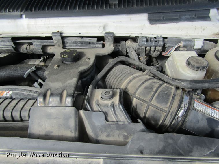 image for item FD9399 2006 Ford E350 Super Duty shuttle bus