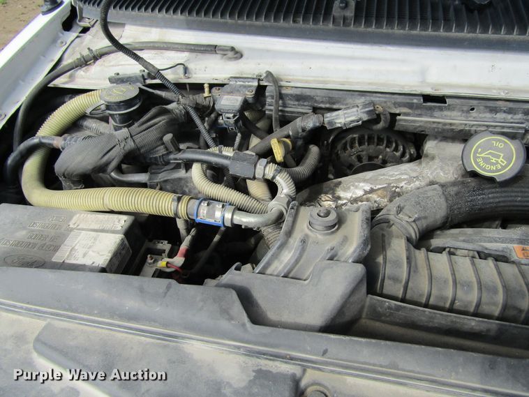 image for item FD9399 2006 Ford E350 Super Duty shuttle bus