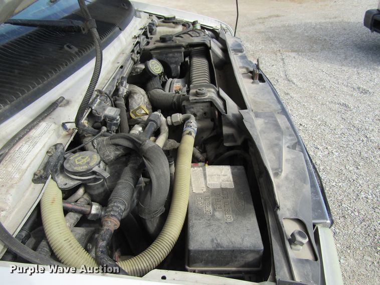 image for item FD9399 2006 Ford E350 Super Duty shuttle bus