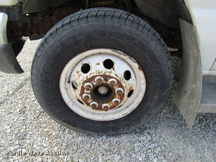 image for item FD9399 2006 Ford E350 Super Duty shuttle bus