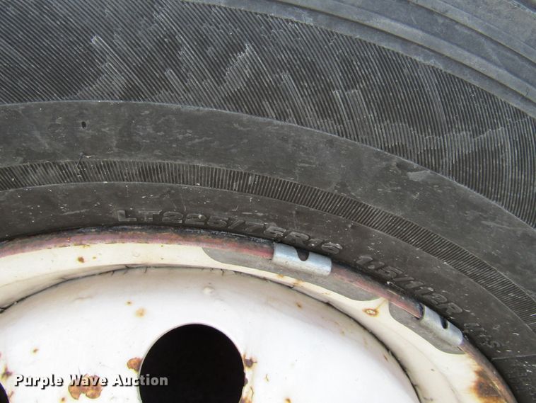 image for item FD9399 2006 Ford E350 Super Duty shuttle bus