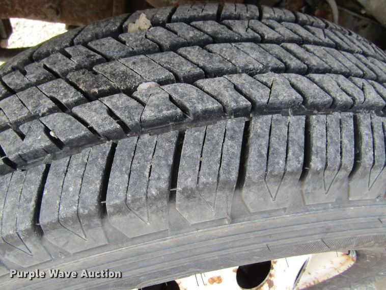 image for item FD9399 2006 Ford E350 Super Duty shuttle bus