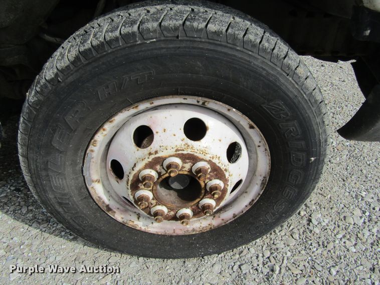 image for item FD9399 2006 Ford E350 Super Duty shuttle bus