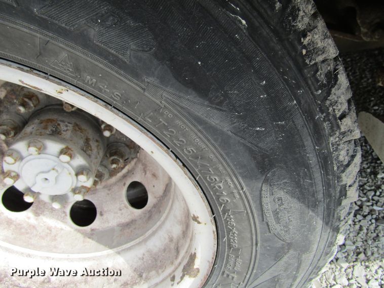 image for item FD9399 2006 Ford E350 Super Duty shuttle bus