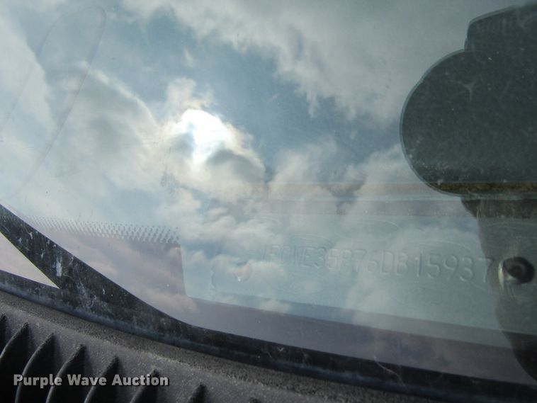 image for item FD9399 2006 Ford E350 Super Duty shuttle bus