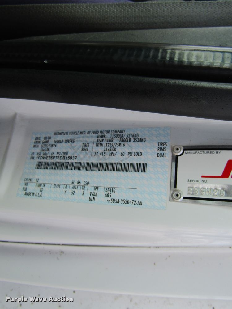 image for item FD9399 2006 Ford E350 Super Duty shuttle bus