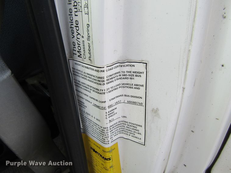 image for item FD9399 2006 Ford E350 Super Duty shuttle bus