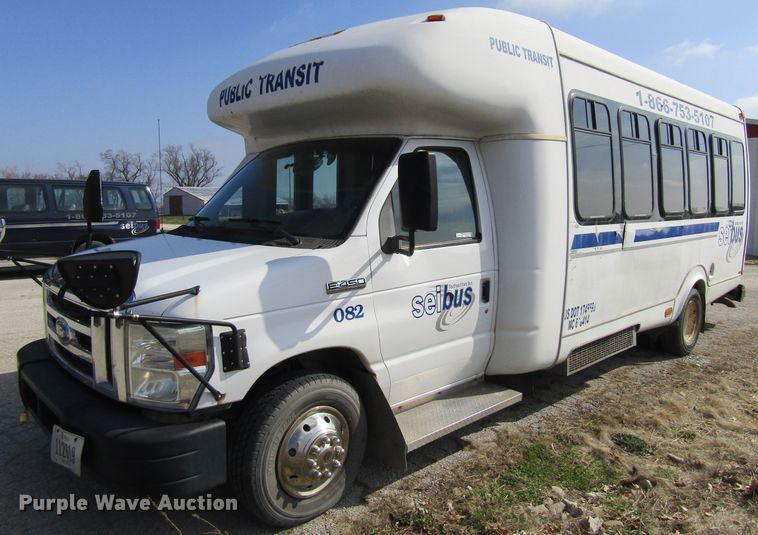 image for item FD9401 2008 Ford Econoline E450 shuttle bus