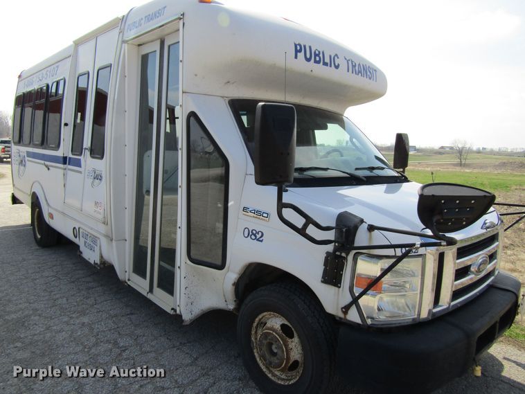 image for item FD9401 2008 Ford Econoline E450 shuttle bus