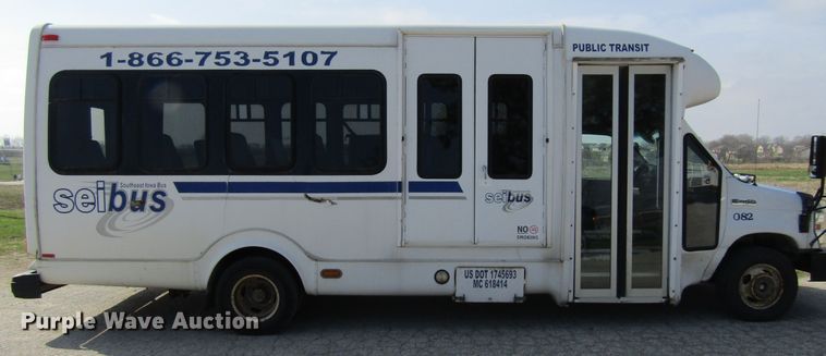 image for item FD9401 2008 Ford Econoline E450 shuttle bus