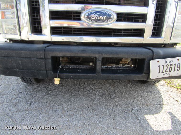 image for item FD9401 2008 Ford Econoline E450 shuttle bus