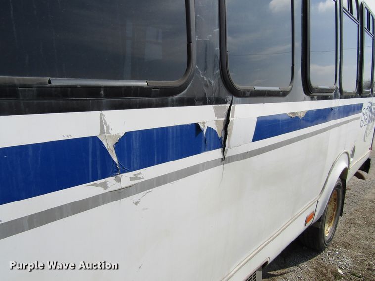 image for item FD9401 2008 Ford Econoline E450 shuttle bus
