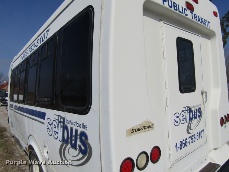 image for item FD9401 2008 Ford Econoline E450 shuttle bus