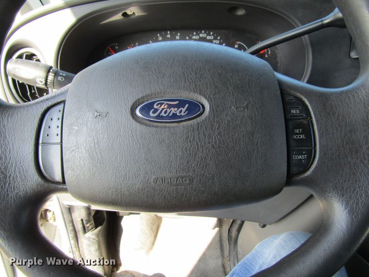 image for item FD9401 2008 Ford Econoline E450 shuttle bus