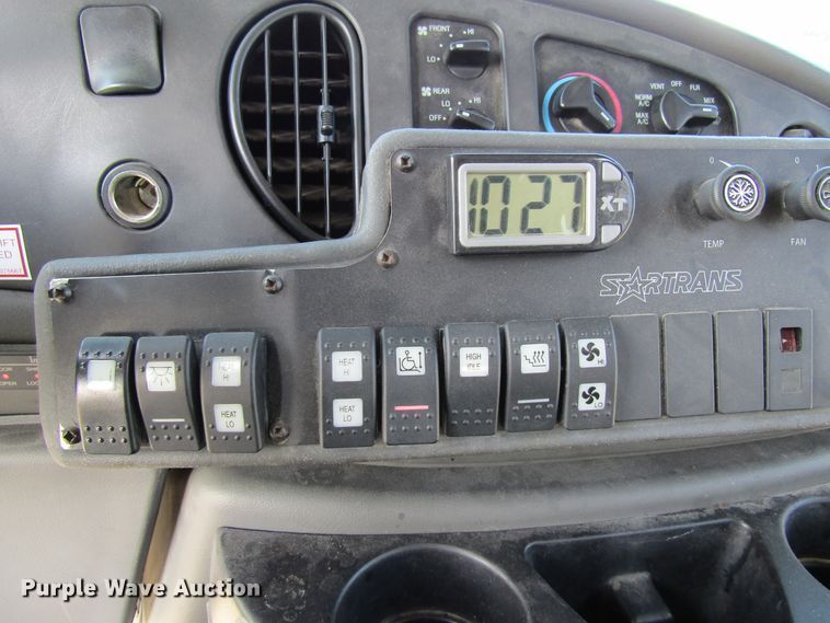 image for item FD9401 2008 Ford Econoline E450 shuttle bus