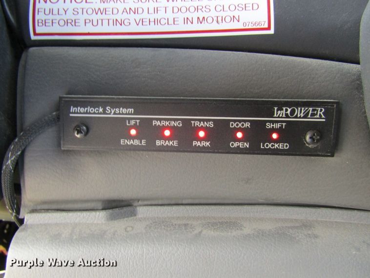 image for item FD9401 2008 Ford Econoline E450 shuttle bus