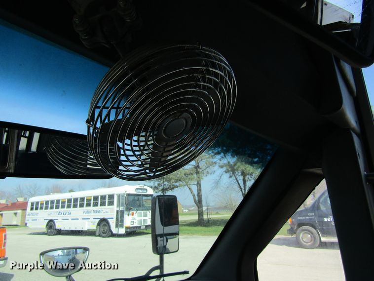 image for item FD9401 2008 Ford Econoline E450 shuttle bus