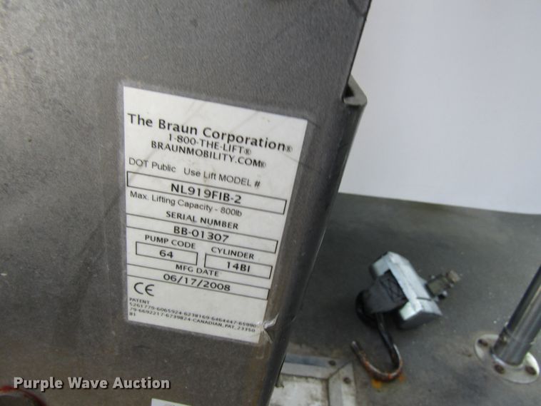 image for item FD9401 2008 Ford Econoline E450 shuttle bus