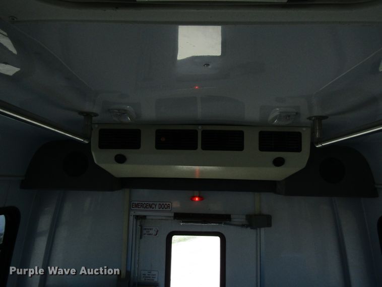image for item FD9401 2008 Ford Econoline E450 shuttle bus