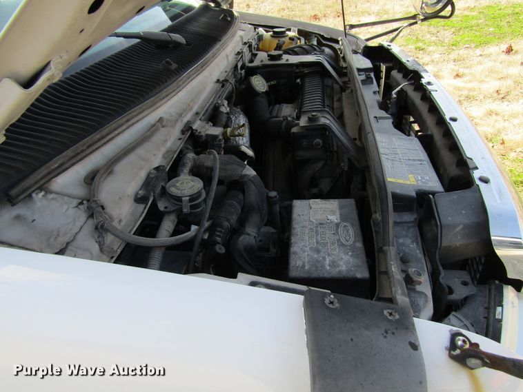 image for item FD9401 2008 Ford Econoline E450 shuttle bus