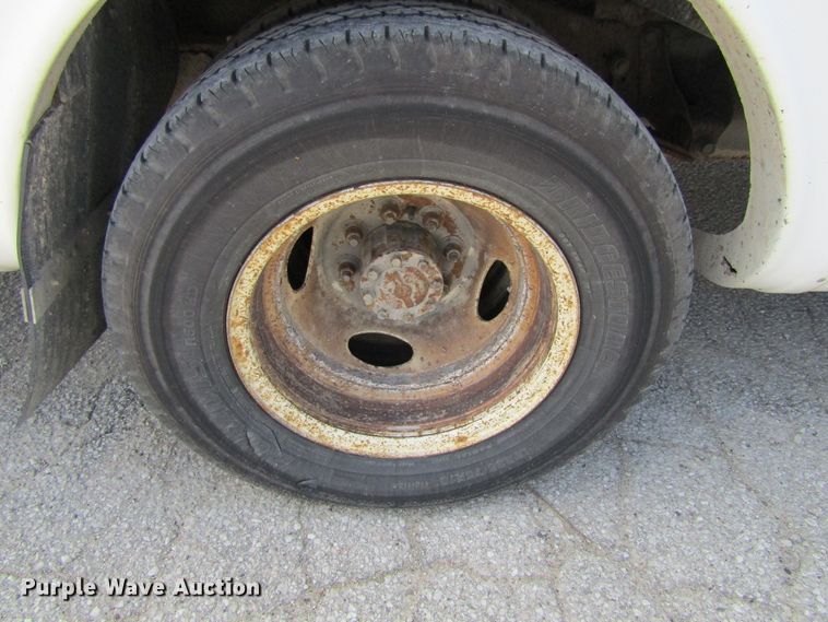 image for item FD9401 2008 Ford Econoline E450 shuttle bus