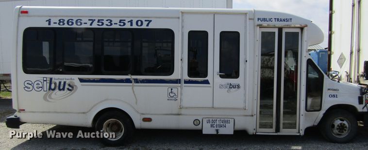 image for item FD9402 2008 Ford Econoline E450 shuttle bus