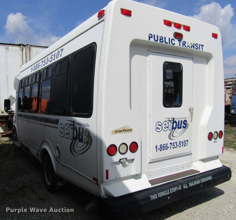 image for item FD9402 2008 Ford Econoline E450 shuttle bus