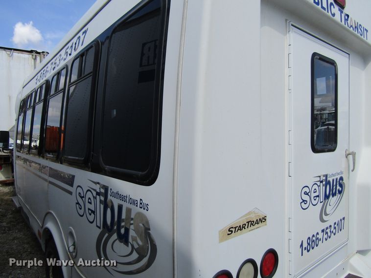 image for item FD9402 2008 Ford Econoline E450 shuttle bus