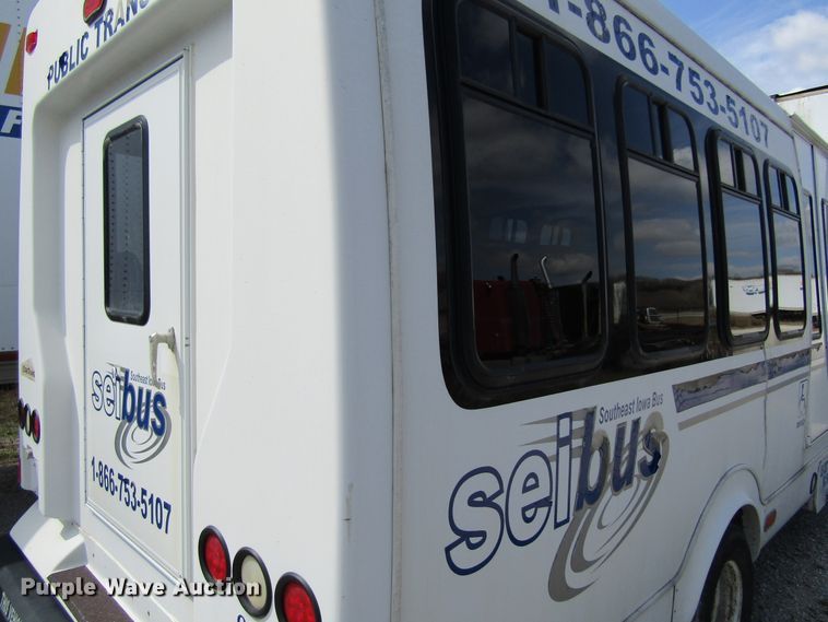 image for item FD9402 2008 Ford Econoline E450 shuttle bus
