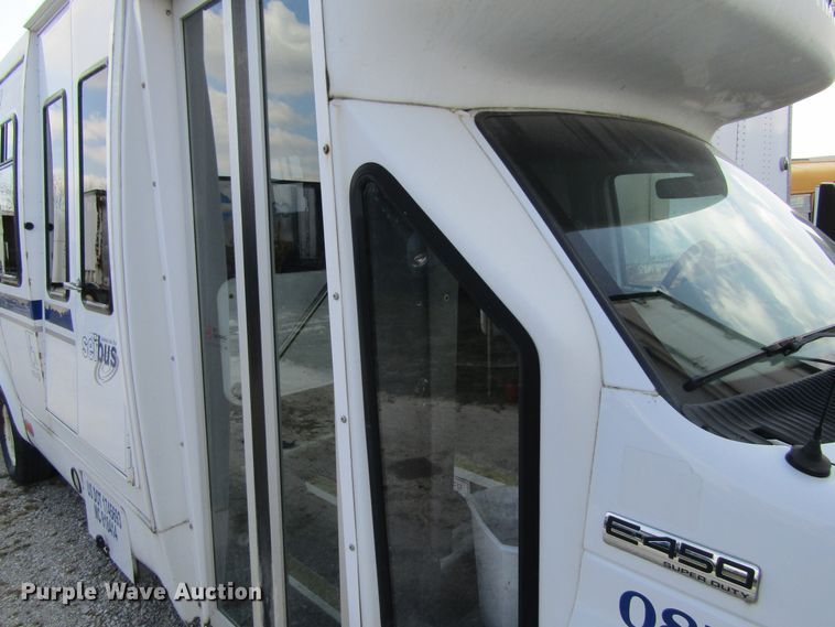 image for item FD9402 2008 Ford Econoline E450 shuttle bus