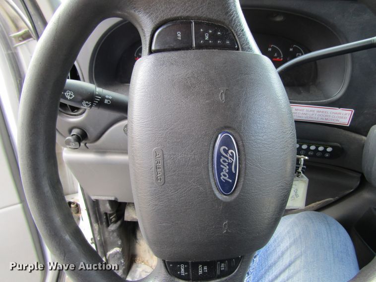 image for item FD9402 2008 Ford Econoline E450 shuttle bus