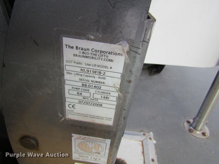 image for item FD9402 2008 Ford Econoline E450 shuttle bus