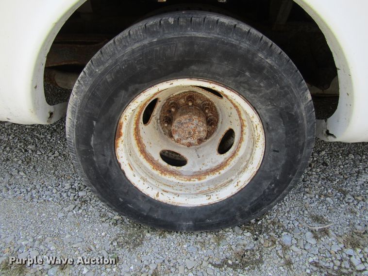 image for item FD9402 2008 Ford Econoline E450 shuttle bus