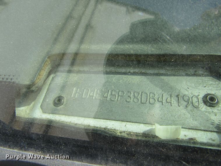 image for item FD9402 2008 Ford Econoline E450 shuttle bus