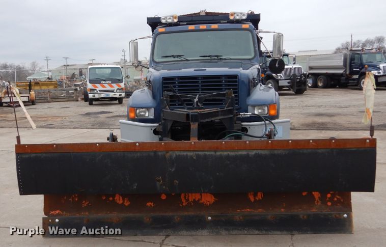 image for item GB9880 1998 International 4900 dump truck