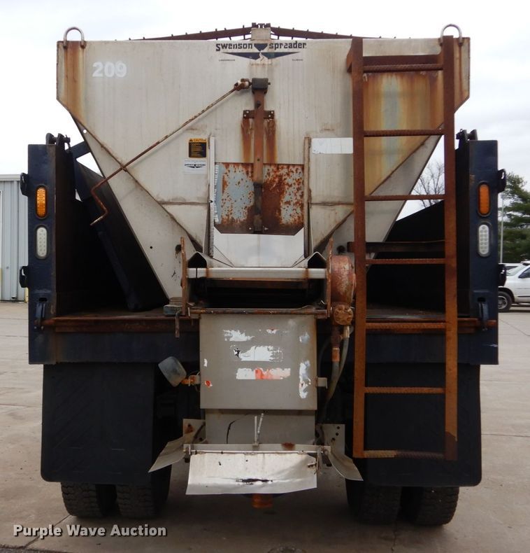 image for item GB9880 1998 International 4900 dump truck