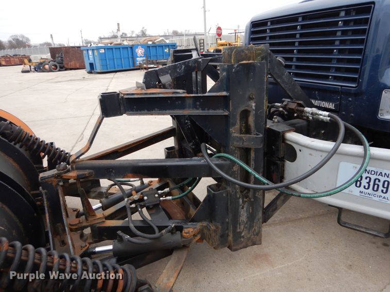 image for item GB9880 1998 International 4900 dump truck