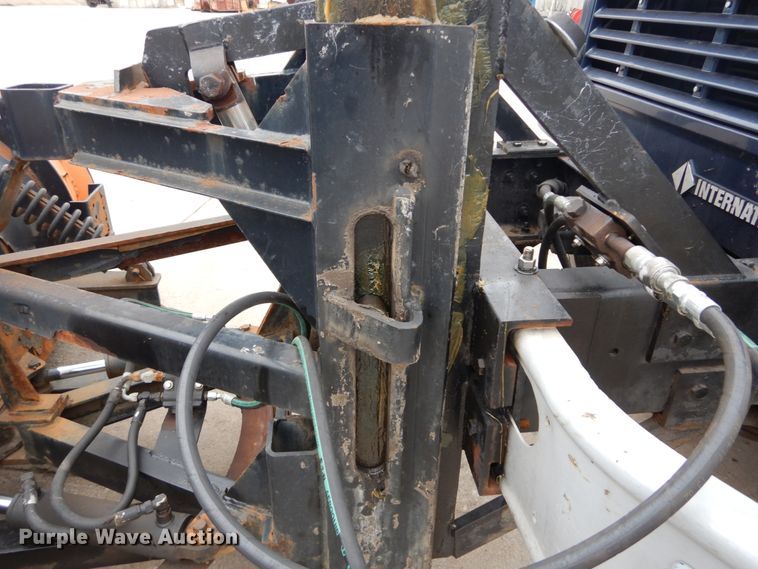 image for item GB9880 1998 International 4900 dump truck