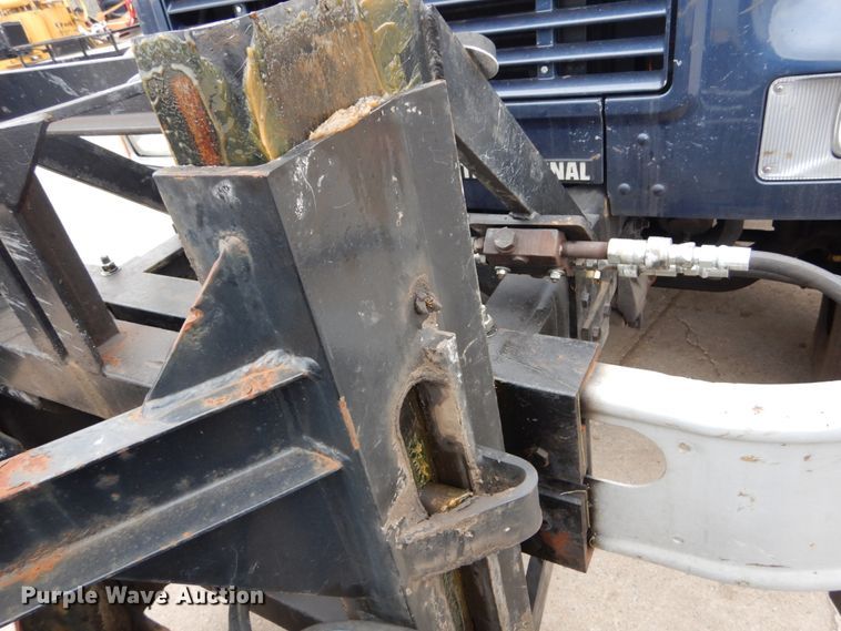 image for item GB9880 1998 International 4900 dump truck