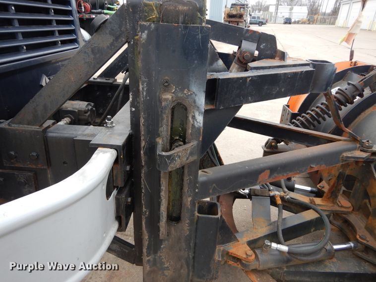 image for item GB9880 1998 International 4900 dump truck