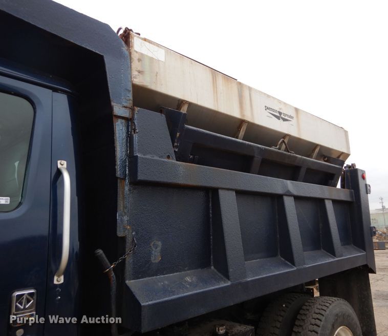 image for item GB9880 1998 International 4900 dump truck