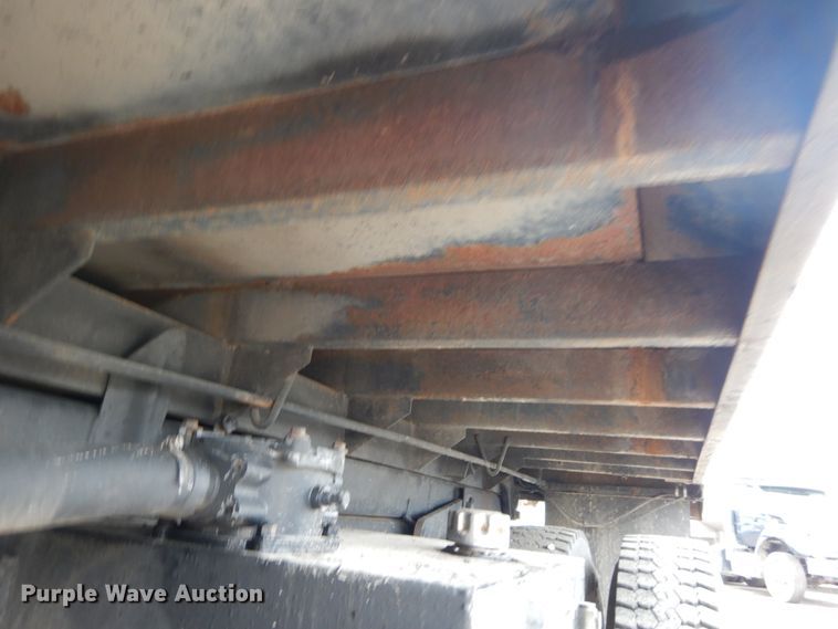 image for item GB9880 1998 International 4900 dump truck