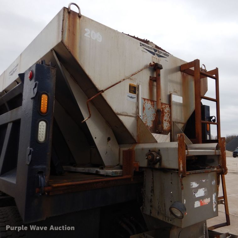 image for item GB9880 1998 International 4900 dump truck
