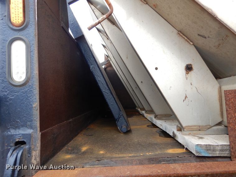 image for item GB9880 1998 International 4900 dump truck