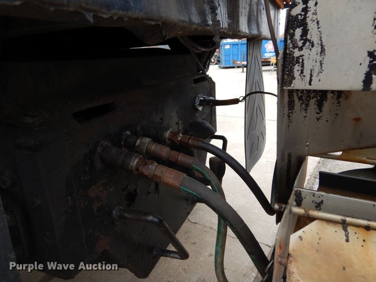 image for item GB9880 1998 International 4900 dump truck