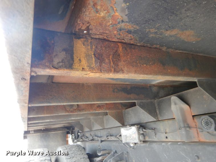 image for item GB9880 1998 International 4900 dump truck