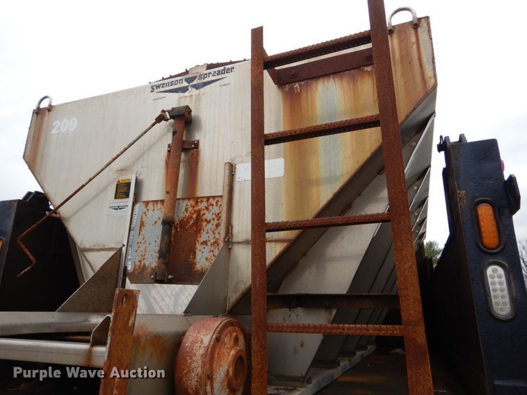 image for item GB9880 1998 International 4900 dump truck