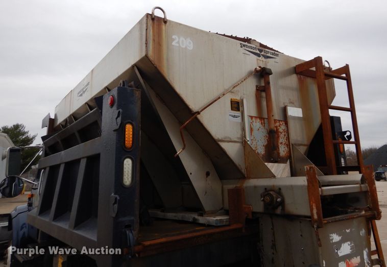 image for item GB9880 1998 International 4900 dump truck